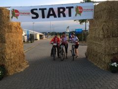 Britta, Simone und Melanie kurz vorm Start zur 1. Runde
© IGS Britta, Simone und Melanie kurz vorm Start zur 1. Runde
© IGS