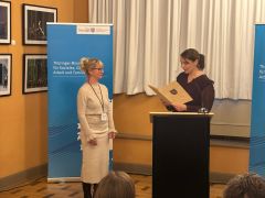 Überreichung Tierschutzpreis 2026 an Dr. Britta Becke (Strohschweine Sundhausen GmbH) durch Sozialministerin Katharina Schenk
© IGS Thüringen